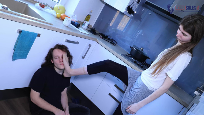 Czech Soles - foot fetish content: Esclavo oliendo pie a su disposición