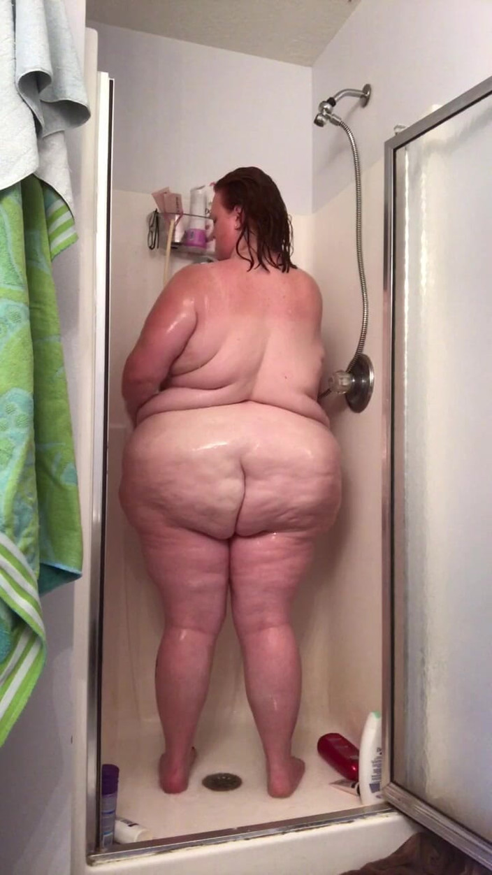 Julie Ginger: Julie ginger lagi asik mandi bareng!
