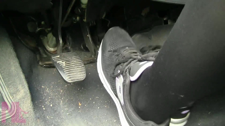 Nyllady: Sensual Pedal Pumping in Black Sneakers
