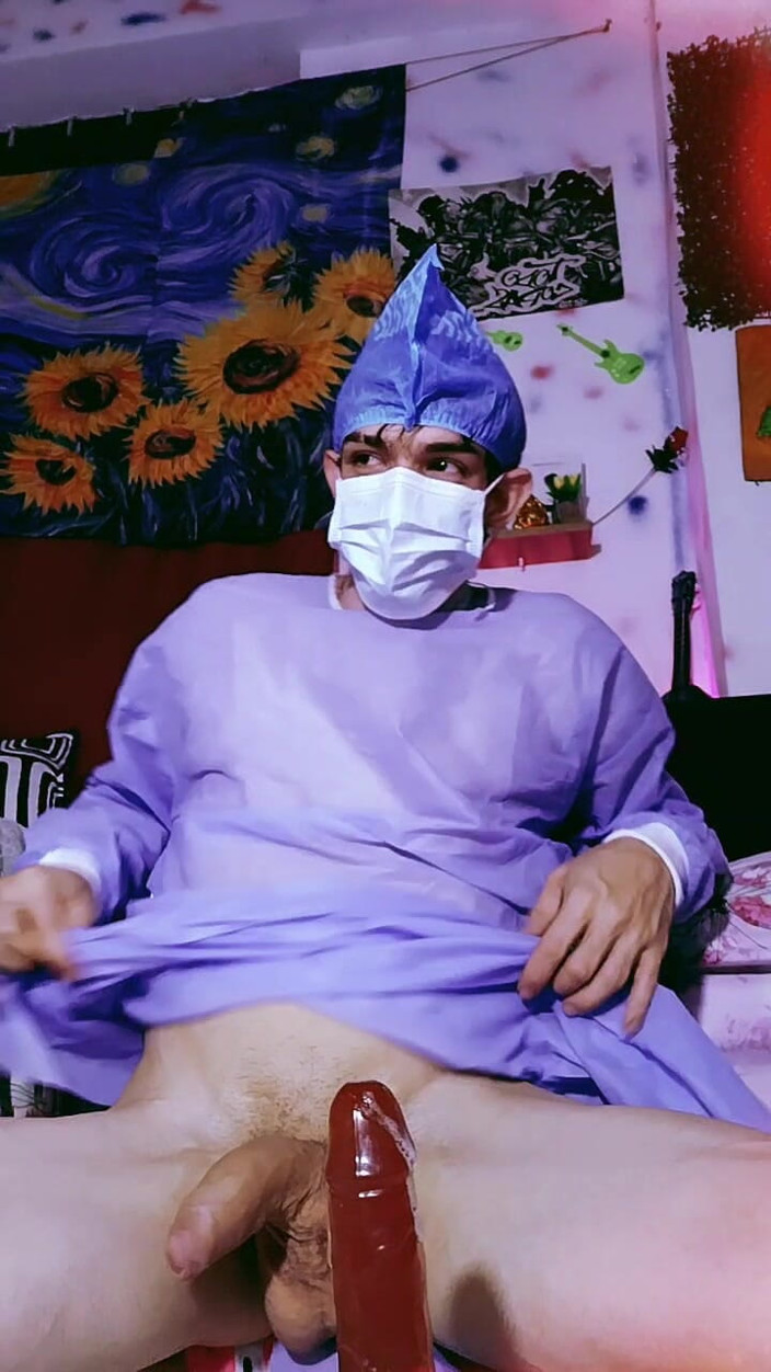 Maykiin: Hastayım ve doktor üvey babam beni iyileştirmek için anal dildo önerdi