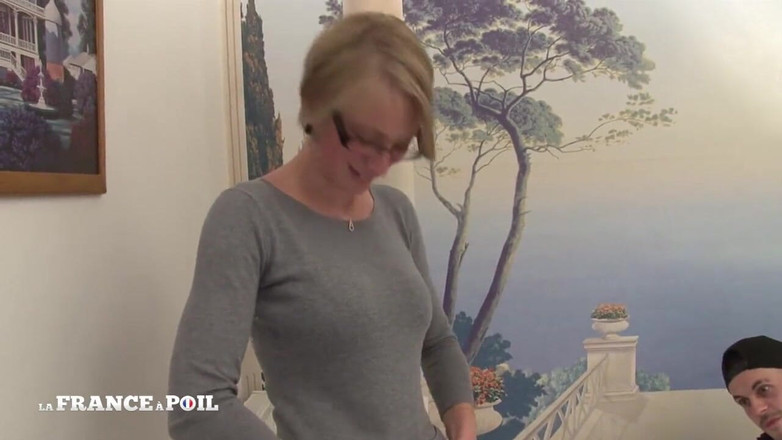 La France a Poil: Hermosa tetona rubia milf profundamente sodomizada