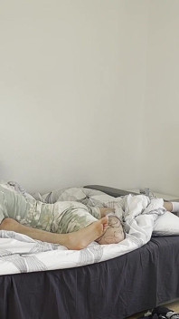Verführt und seinen stiefbruder zum orgasmus gebracht