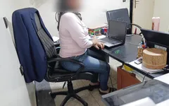 Çalışanım geldi ve zam istiyor ve vajinamı çok ıslak bırakana kadar onu gerçekten iyi siktim