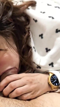 Der spanische pornostar lucia bianco lutscht den schwanz seines besten freundes