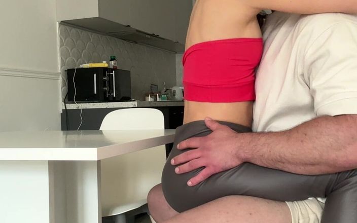 Gina Gerson: Adam Costa beft mijn poesje, Titis, voeten op tafel