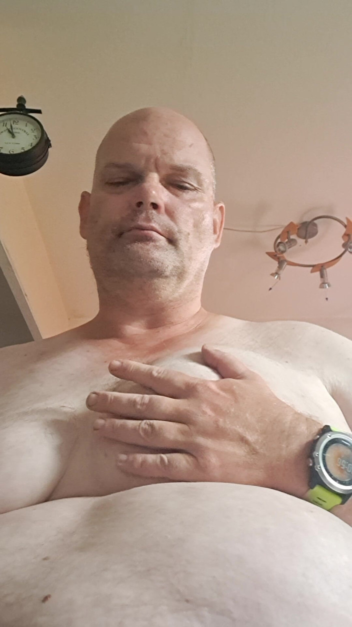 Fickspecht: The Slut Is in Dire Need of Cocks