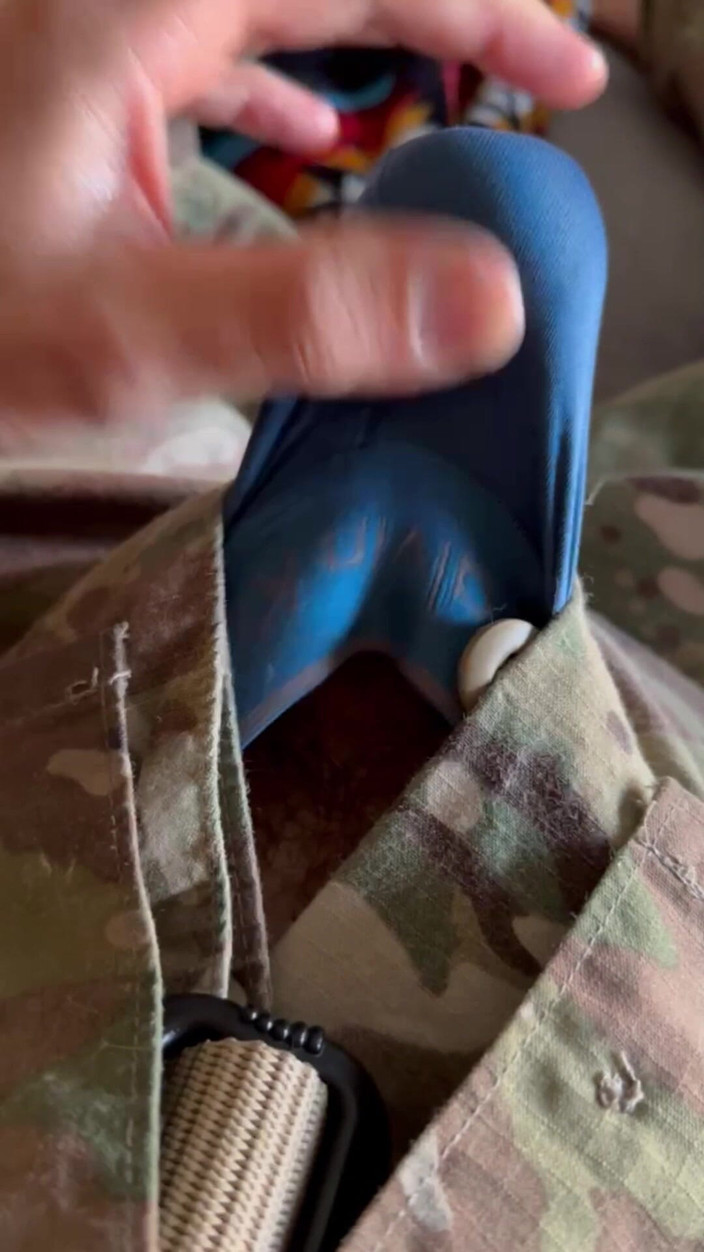 Gay Soldier Stuff: Kåta amerikanska armésoldat rycker iväg för en följare i en...