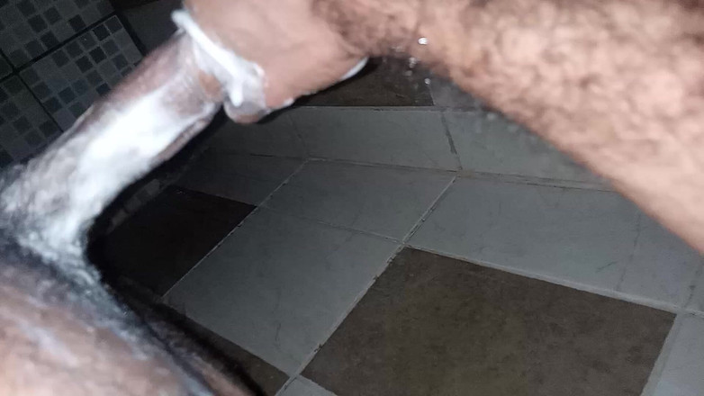 Cute boy jerks off: Breast Pump boy2 tar sig tid i duschen med en...