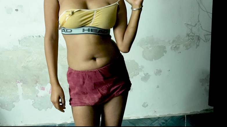 Neha Gupta: Hermanastro follado mientras se cambia de ropa