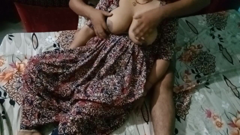 Manjushukla: Bardzo piękna Bhabhi uprawia seks z mężem
