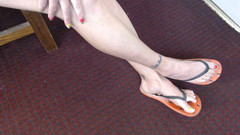 Abby Anna: Hra s ovocnými žabkami na nohou