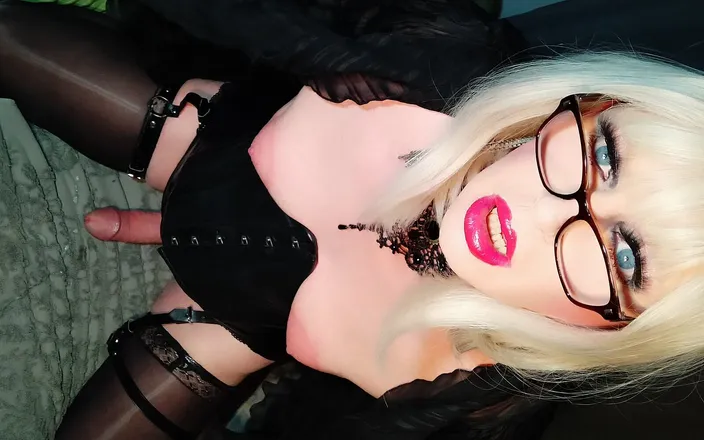 Emma Browne: Big Tits Trans Shoots Her Cum!
