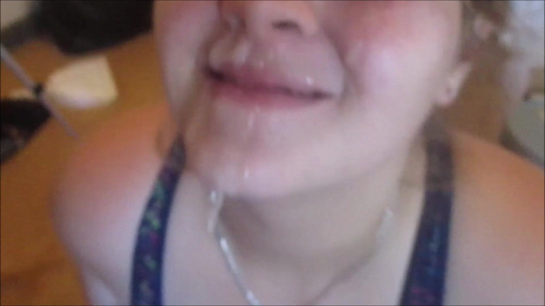 Sadee Rain: Sadee obtener polla chupada y dar enorme facial