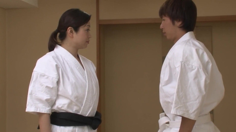 JAPAN IN LOVE: Scenă asiatică țâțoasă Beau 3 Frumoasa profesoară de Karate țâțoasă se bucură de...