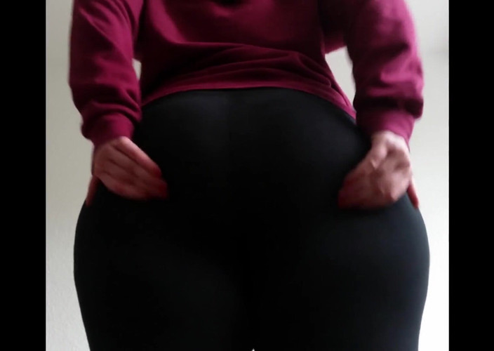 LiaMiamiX: PAWG teasing again