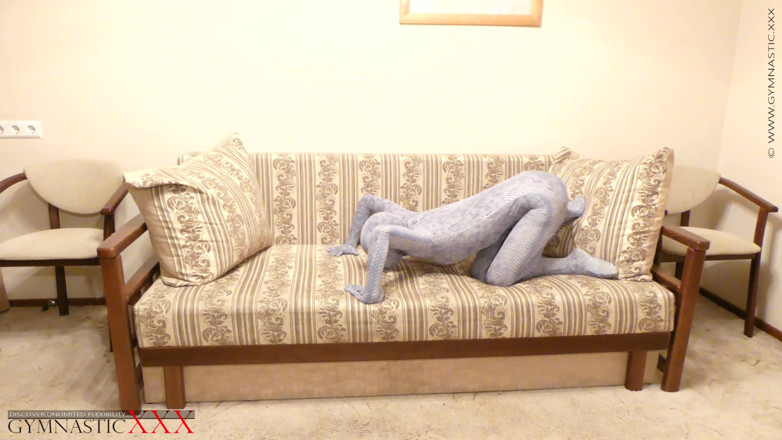 Gymnastic: Veiled flexible seduction