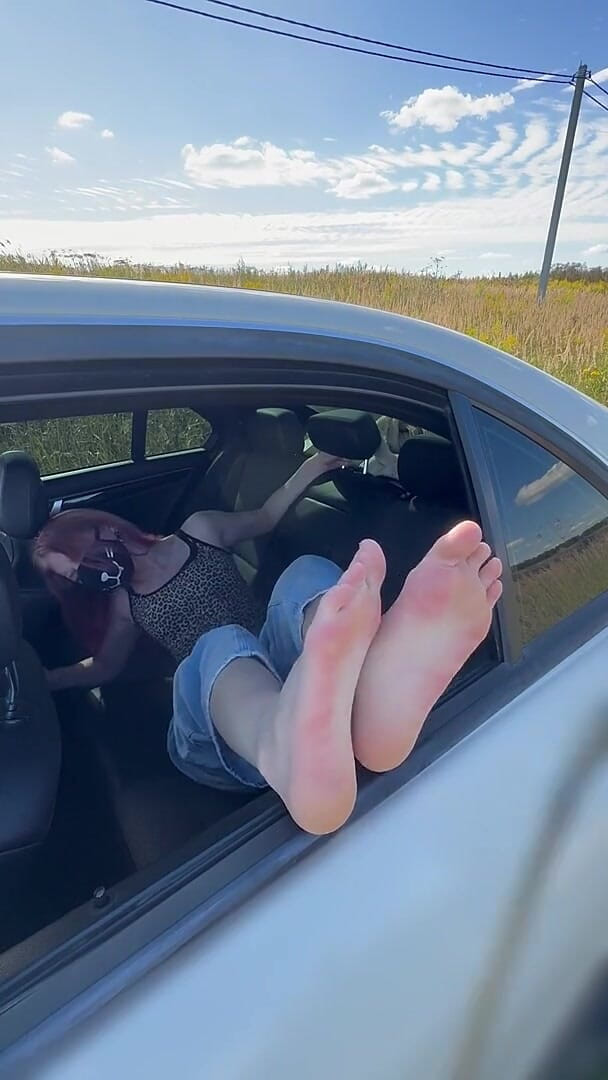 Rina Spank: Švihání auta na patách a zadku
