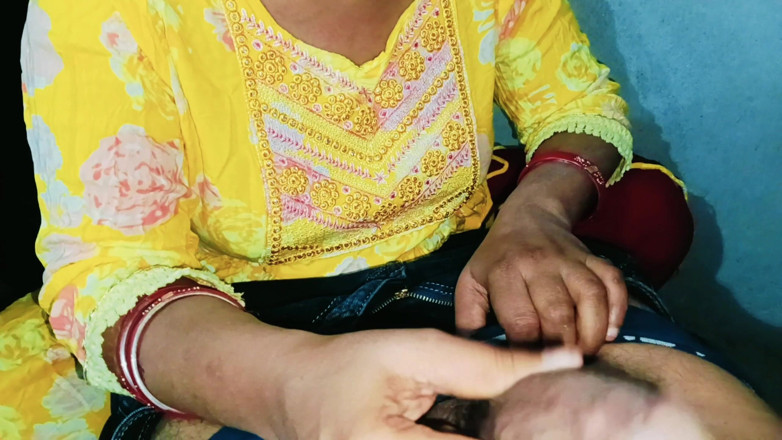 Sexy_girl_nehu: Neha bhabhi excitée suce une grosse bite non-stop pour une éjaculation...