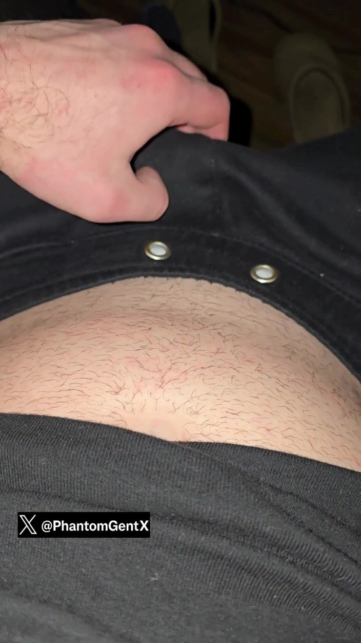 PhantomGentX: Branco peludo cara revela pau bonito com câmera lenta