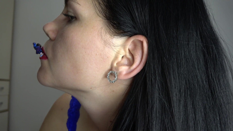 Anna Sky: Very slow and sensual giantess Anna