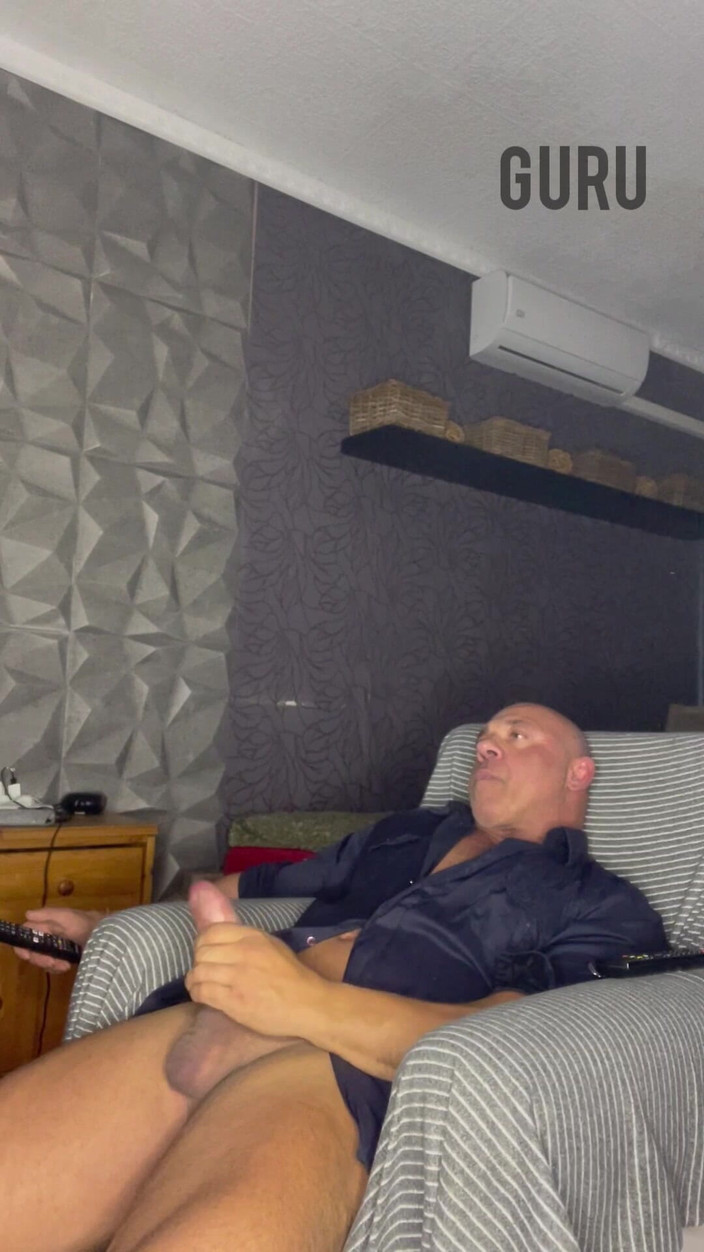 Mr. Guru: Wank solo w domu lubię tę koszulę