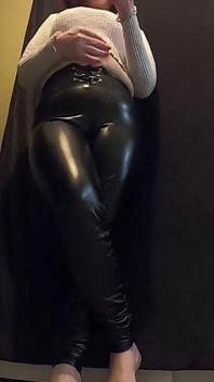 Tiny Problem Resolved - Giantess Custom