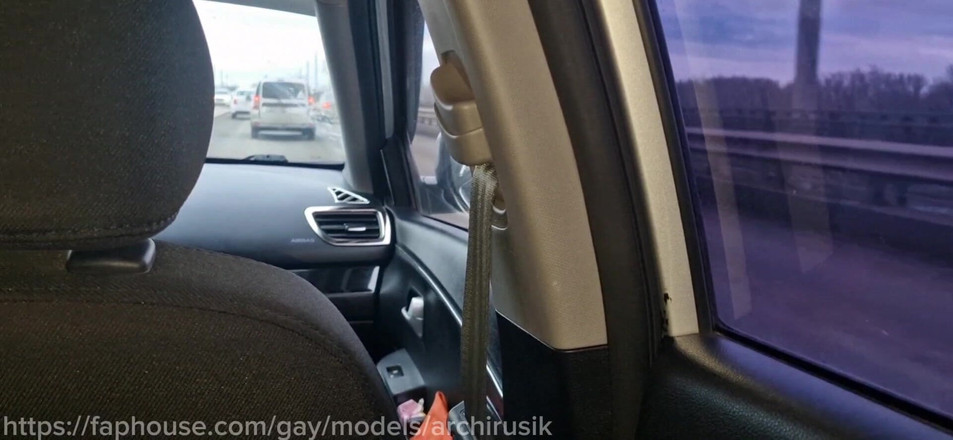 ArchiRusik: Aku mergokin penumpangnya lagi coli di kursi belakang dan aku...