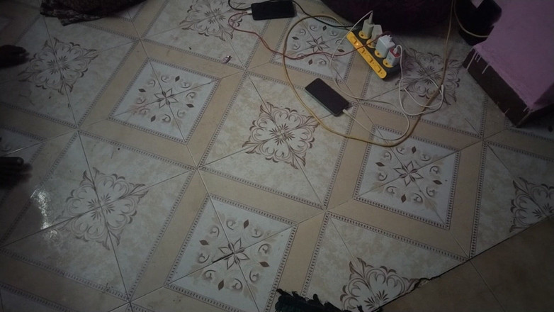 Tamil lesbian: Tamilská desi sprostě mluví doma