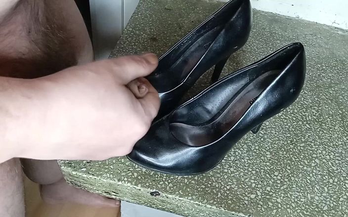 AdultGameplays: Mastürbasyon ve yüksek topuklu ayakkabılara boşalma