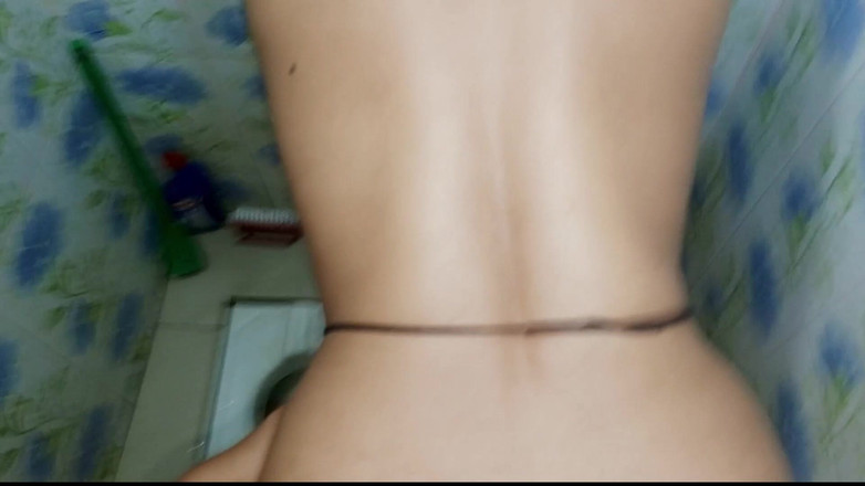 Shahinbd: Indická desi dívka se sprchuje v koupelně, když její nevlastní...