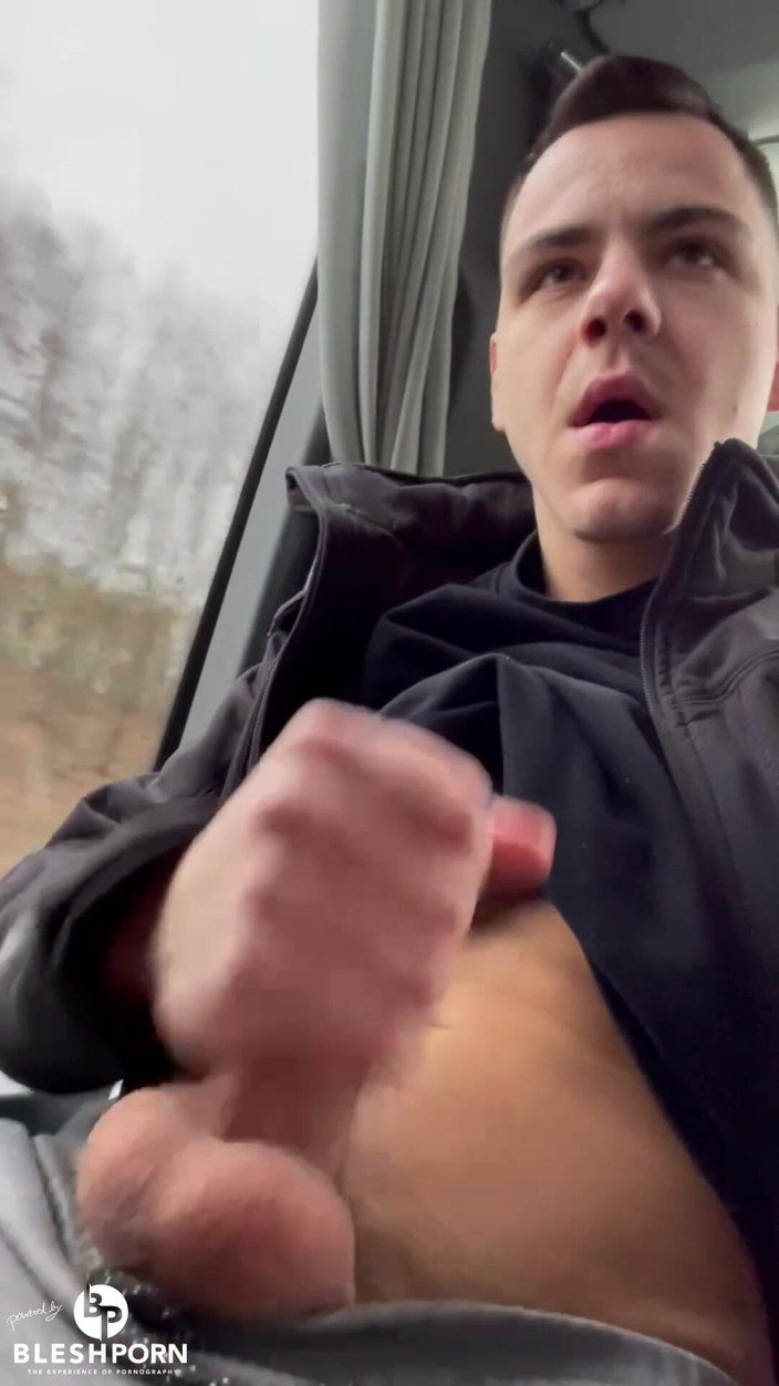 bleshporn: Nevlastní syn Benni Schulte na jízdě autobusem