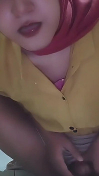 Horny Muslim Femboy