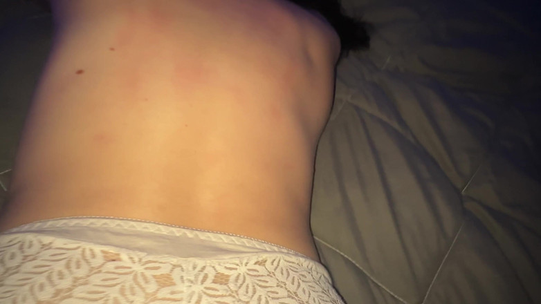 LuchCrush: Ella descansaba en la cama pero decidí que necesitaba que...