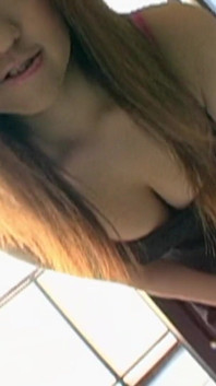 Mayumi es una milf japonesa caliente con grandes tetas y ansiosa por ser tocada