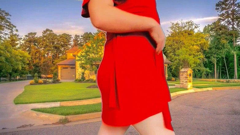 Kitty_Cross: Dolce ragazza trans piegata contro muro con un coy smile