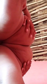 Desi sexvideo eines dorfpaares, das romantisch fickt