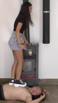 Amantes Olga e Natasa fumando e esmagando