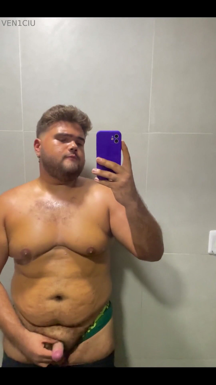 VEN1CIU: Di kamar mandi gym