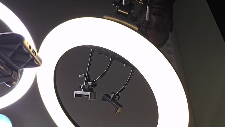 Bulocks: Policista si utírá zubaře ve vězení