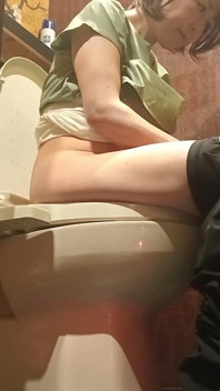 Japanese MILF Peeing
