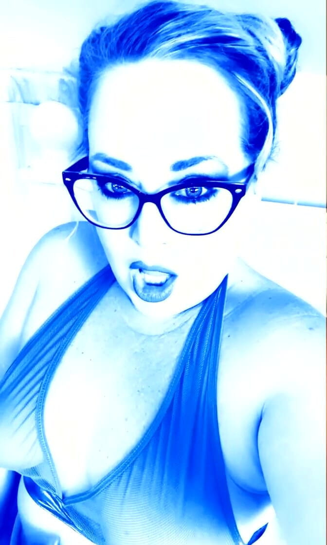 Lily Bay: 我可以接受吗？