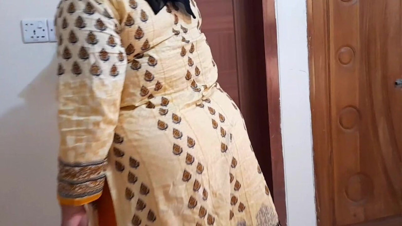 Aria Mia: Pantat besar muslim &amp; toket besar