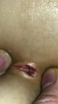 Bellybutton Arisa berkedut di bawah mikroskop di klinik basah, mengangkang, mengisap dan memohon lebih banyak lagi.