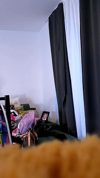 Dos hermosas chicas increíblemente sexys prueban lencería atrevida y faldas cortas