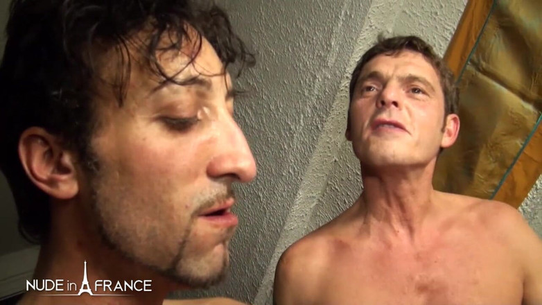 Nude in France: उदात्त छोटे स्तनों और काले बाल वाली की जोरदार दोहरी चूत में प्रवेश और वीर्य से ढंका हुआ