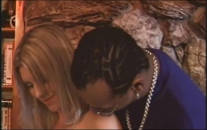 Black Sinner: Sex interrasial cu o gagică blondă cu țâțe mari