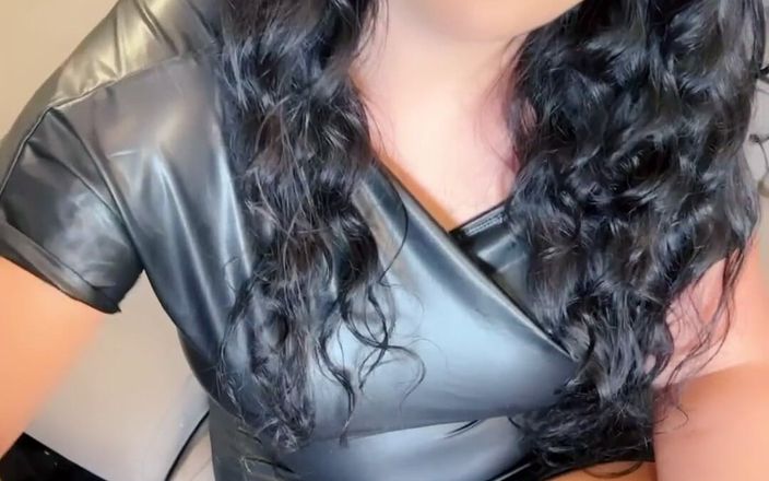 LadyAyse5: Honění otroka v latexových rukavicích