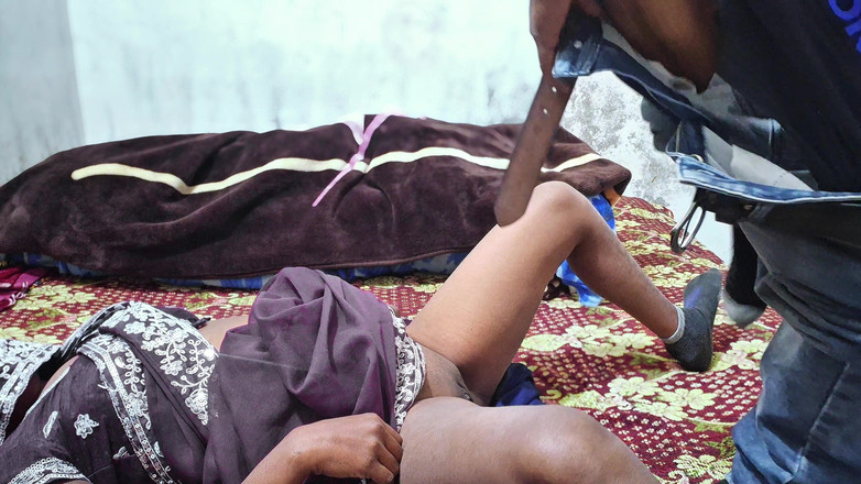 ExcitedWomen: Sexy scopata indiana in camera da letto in verde Sari