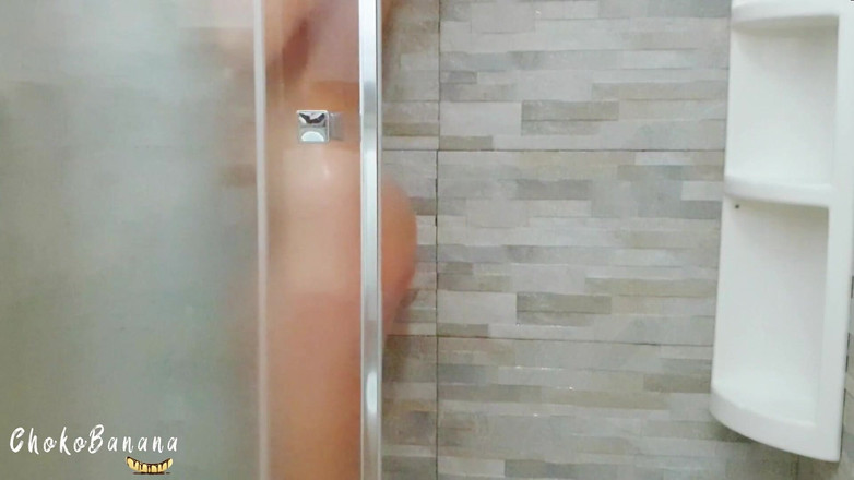 Chokobanana: Cuplu de amatori sex la duș