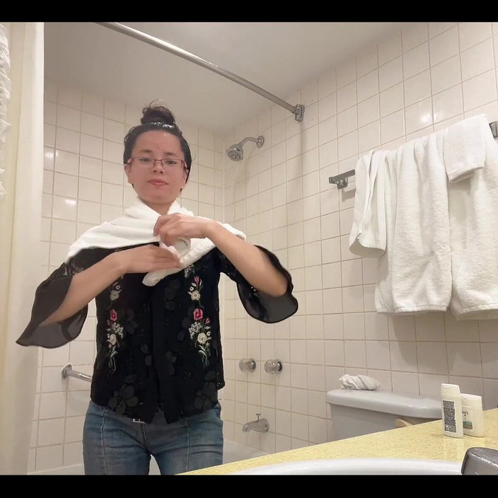 sweethanajapanese: Aku rela nonton yuk di kamar mandi!